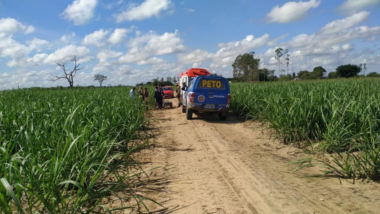 Homem tem surto psicótico e destrói carro na BA-290, próximo a Medeiros Neto