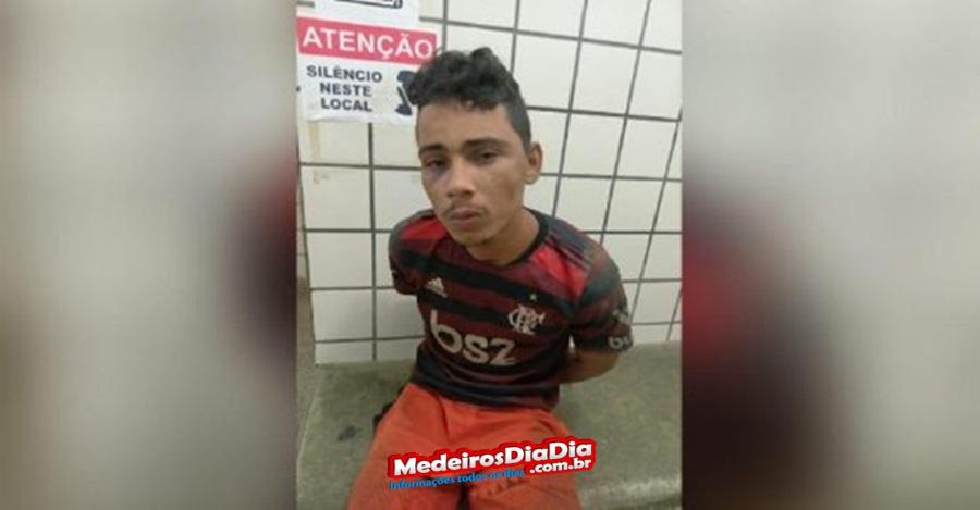 ATUALIZADA: homem agride vítima com facão no bairro Uldurico, em Medeiros Neto; autor é preso pela PM