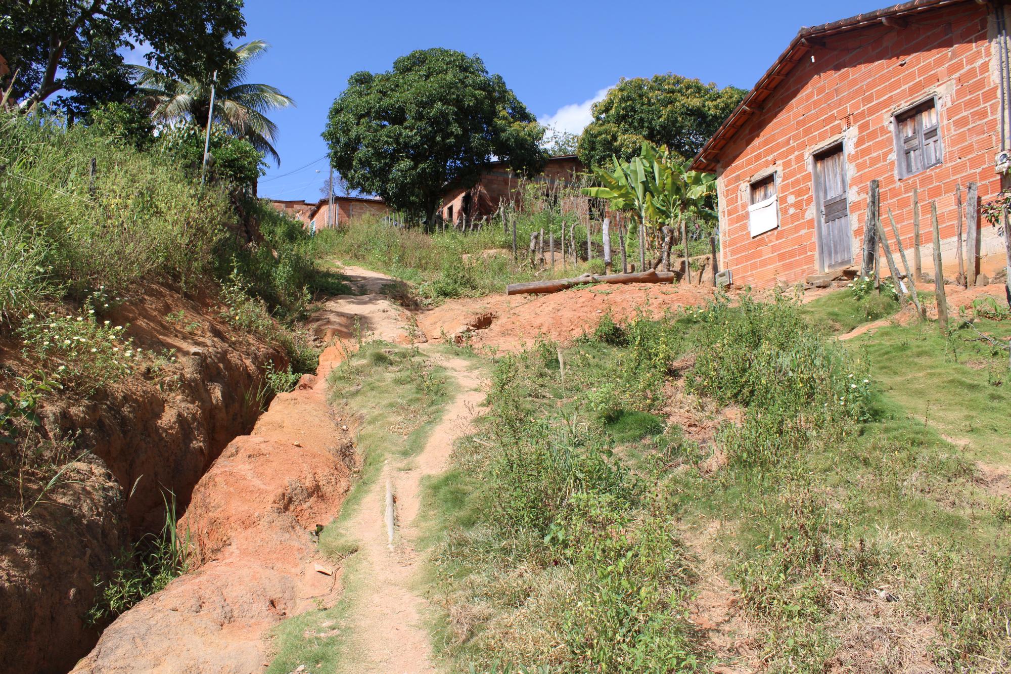 Prefeito Mildson inicia pavimentação de mais duas ruas no Bairro Monte Santo