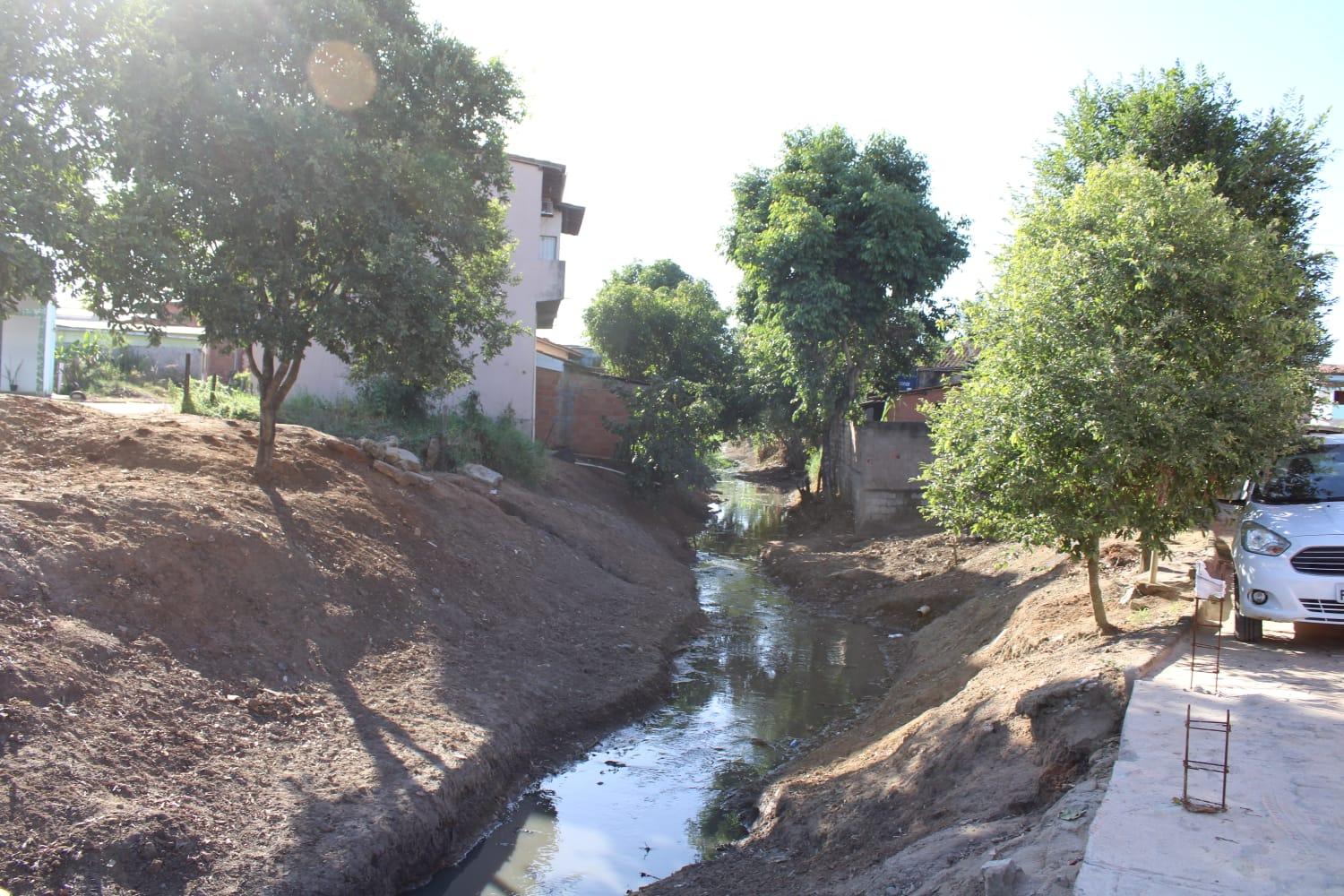 Infraestrutura faz novo trabalho de dragagem em canais e rios de Itanhém