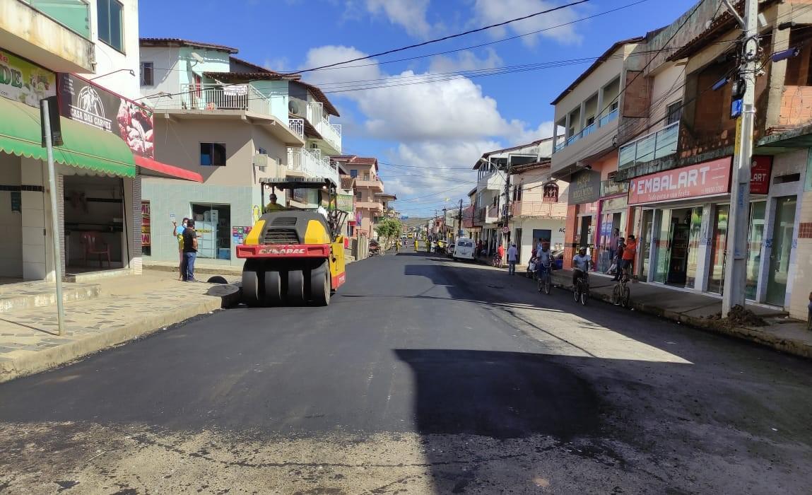 Obras de pavimentação asfáltica são concluídas na Avenida Sady Teixeira, em Itanhém