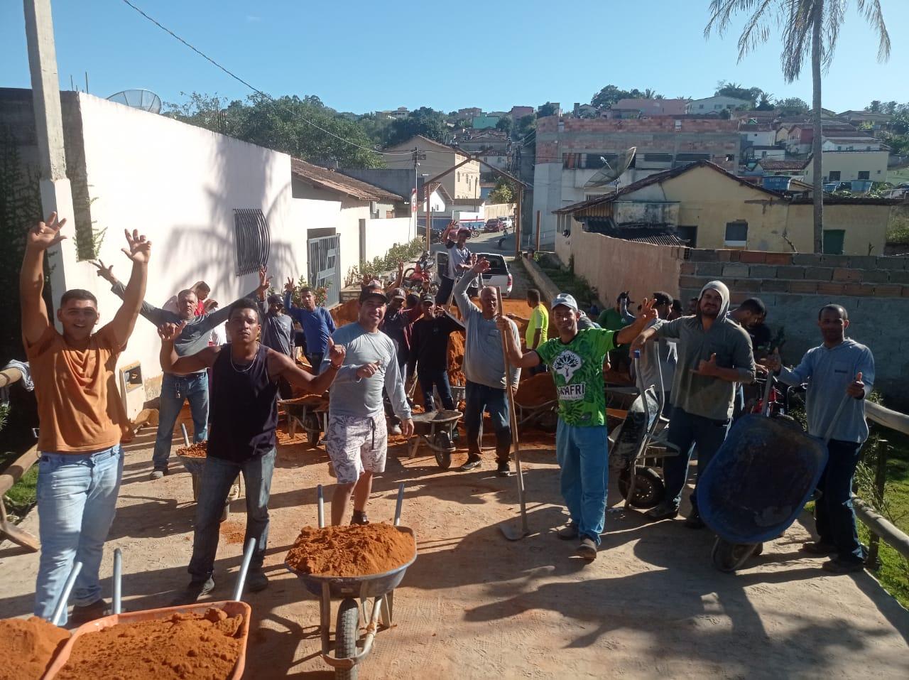 Equipes voluntárias se unem em ação de revitalização da Ilha Tropical, em Medeiros Neto