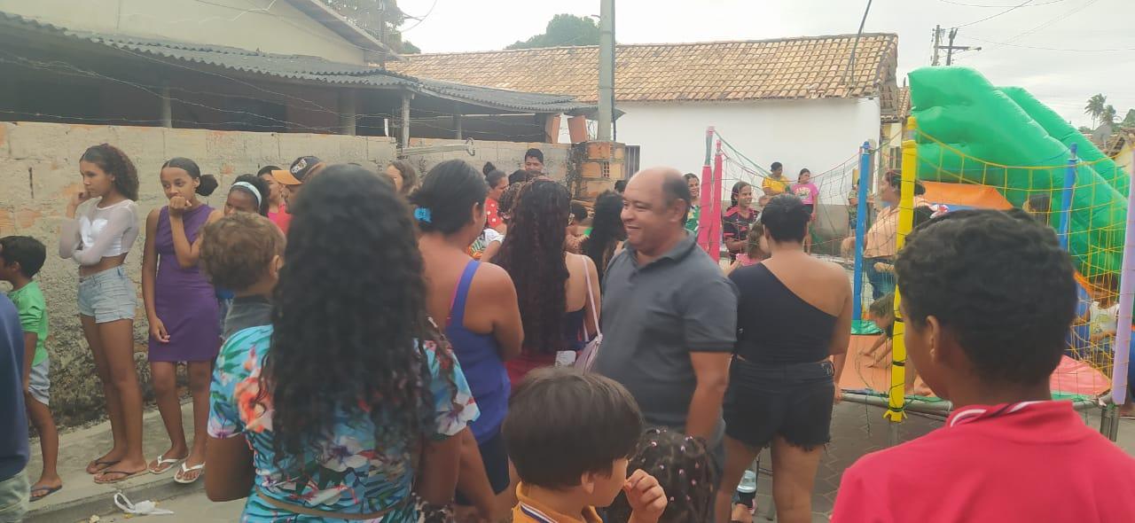 Vereador Reginaldo Alves proporciona festa para a criançada de Barcelona; população agradece