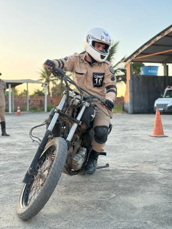 Polícia Militar da Bahia realiza formatura de novos motociclistas policiais em Medeiros Neto