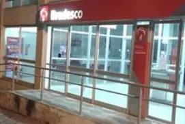 População sofre com falhas em sistema de caixas eletrônicos do Bradesco de Medeiros Neto. 