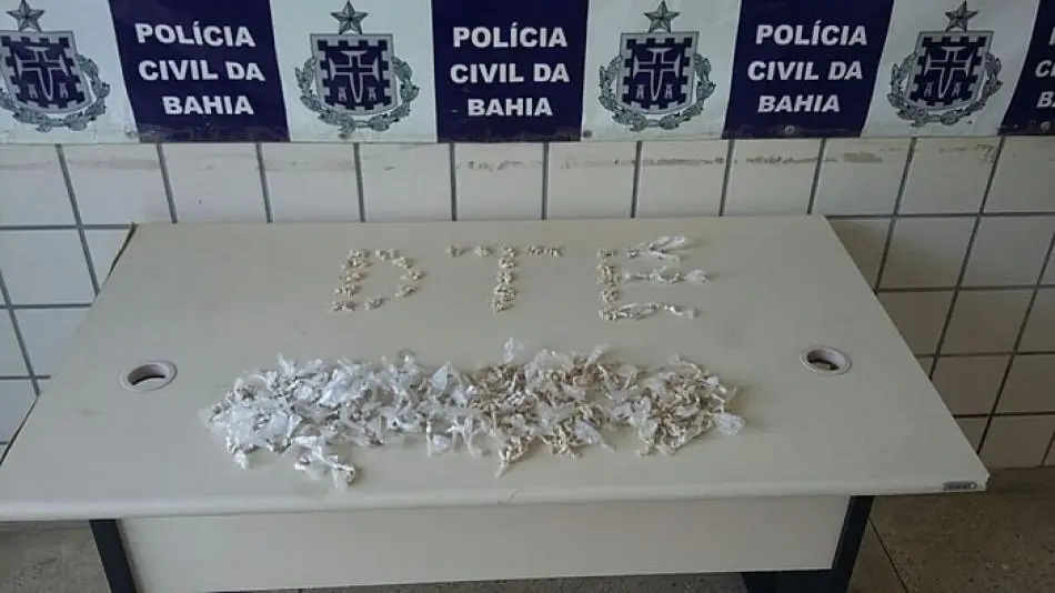 Policia estoura “boca de fumo” e apreende 956 pedras de crack 