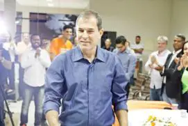 Caio Checon, candidato a prefeito de Teixeira de Freitas, está internado após sintomas da covid-19
