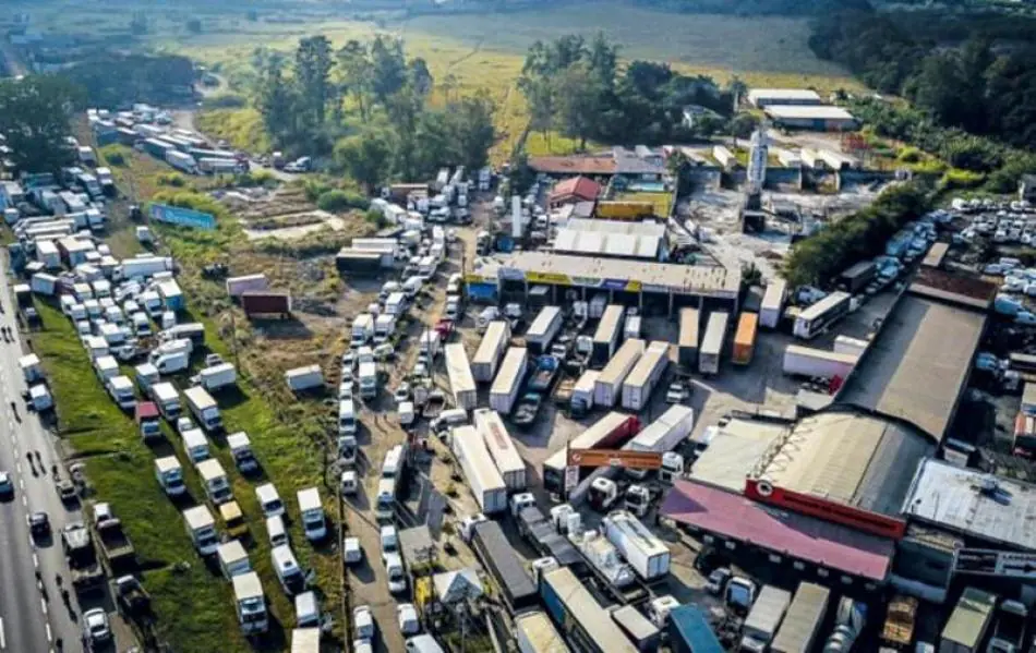 Caminhoneiros voltam ameaçar com greve após nova alta do diesel