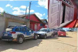 Casa é arrombada e furtada em plena luz do dia no bairro Planalto II, em Medeiros Neto