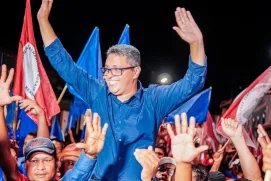 Caravelas vive dia de política e paixão: multidão participa da convenção do Dr. Adauto