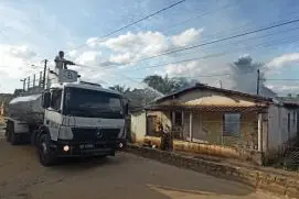 Casa pega fogo no bairro Olaria, em Medeiros Neto