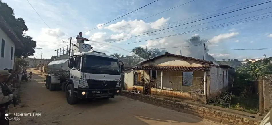 Casa pega fogo no bairro Olaria, em Medeiros Neto
