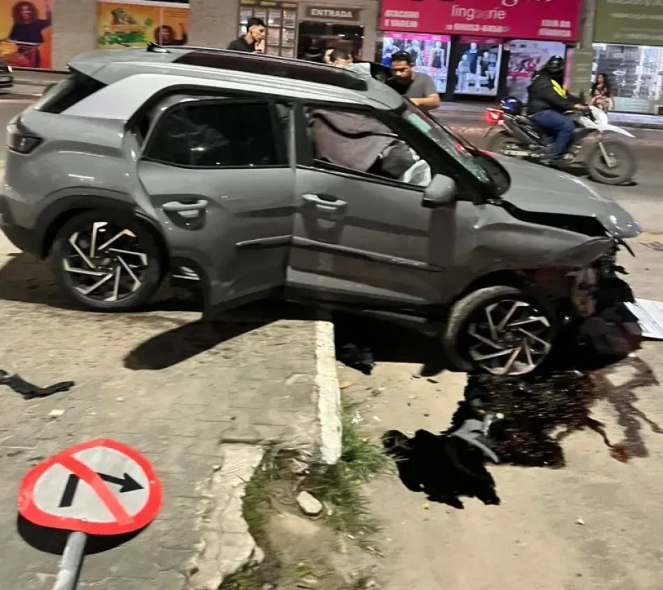 Cigano de 20 anos morre em sequência de colisões no centro de Teixeira de Freitas