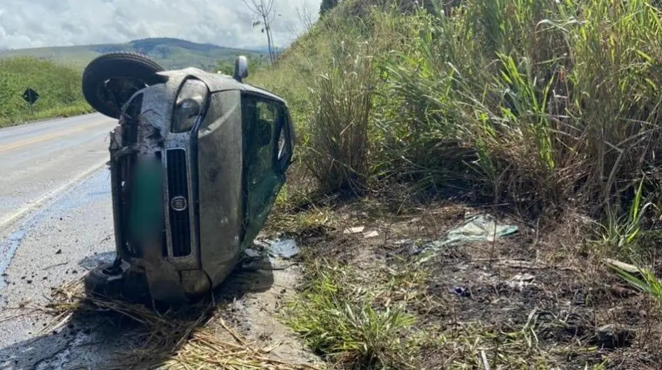 Criança de oito anos morre em capotamento de carro na BR-101