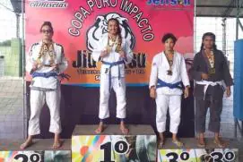 Equipe Jiu-jikan de Medeiros Neto se destaca na Copa Puro Impacto de Jiu-jitsu