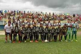 Seleção de futebol de Teixeira chega atrasada e perde por WO na Copa do Descobrimento.