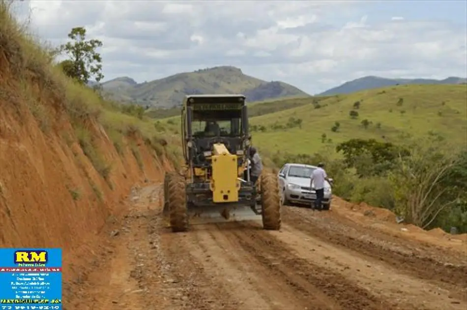 Itanhém: Estrada de Curvelo da Conceição recebe melhorias.