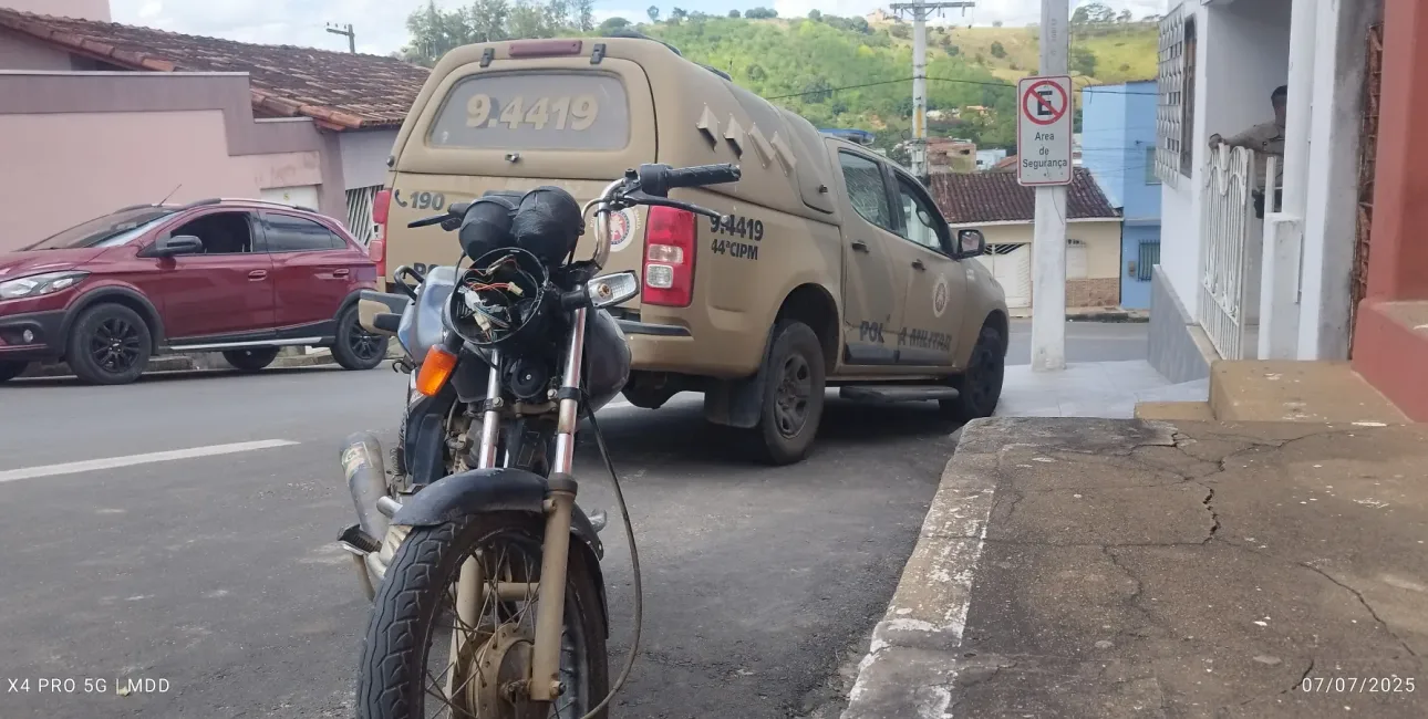 Furto em Medeiros Neto termina com prisão e desabafo do ladrão: "Você deveria tomar vergonha e colocar um pneu novo na moto"