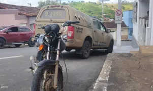 Furto em Medeiros Neto termina com prisão e desabafo do ladrão: "Você deveria tomar vergonha e colocar um pneu novo na moto"