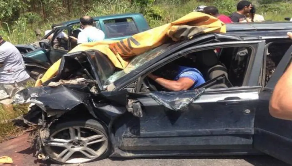 Grave acidente entre Alcobaça e Caxangá deixa motorista morto e 7 feridos