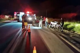 Grave acidente na BR-101, no território de Caravelas, deixa idosa morta e homem gravemente ferido
