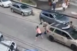 Vídeo: homem acusado de matar tia a pauladas é preso após agredir PMs em Itapetinga