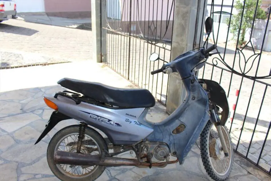 Policia Militar apreende moto suspeita de adulteração de placa veicular