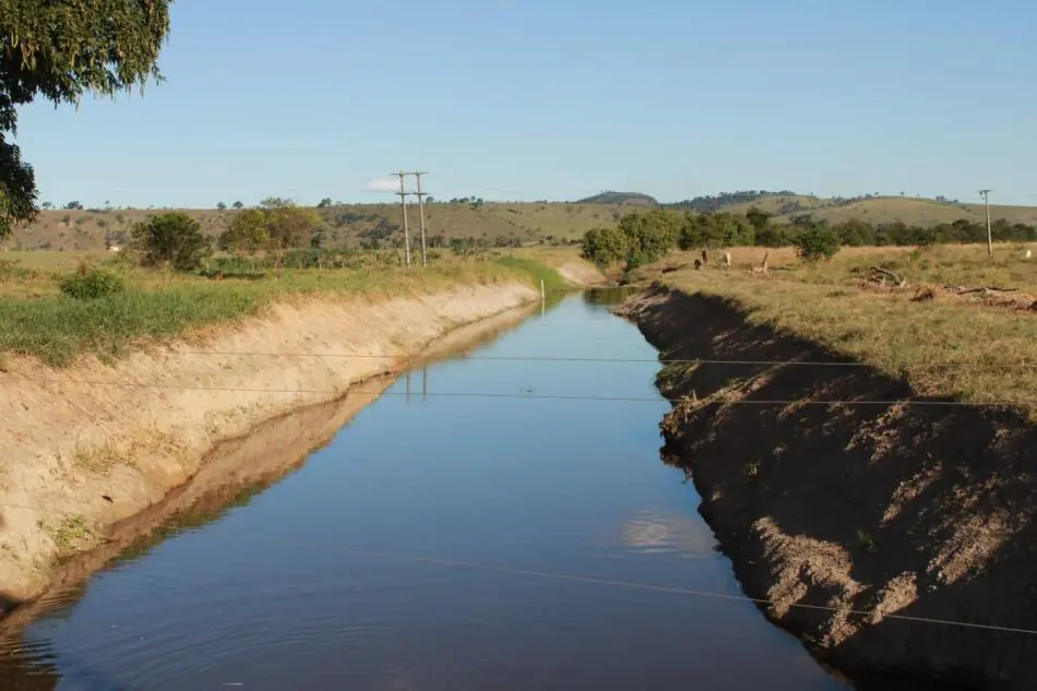 Infraestrutura faz novo trabalho de dragagem em canais e rios de Itanhém