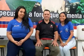 Jovens estudantes de Medeiros Neto desenvolvem biocombustível sustentável a partir do bagaço de cana