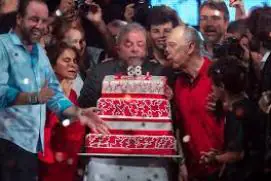 Acabou o ‘Lulinha paz e amor’ diz Lula em festa de aniversario do PT