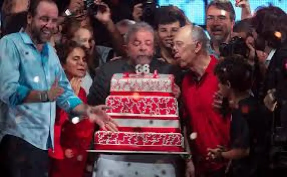 Acabou o ‘Lulinha paz e amor’ diz Lula em festa de aniversario do PT