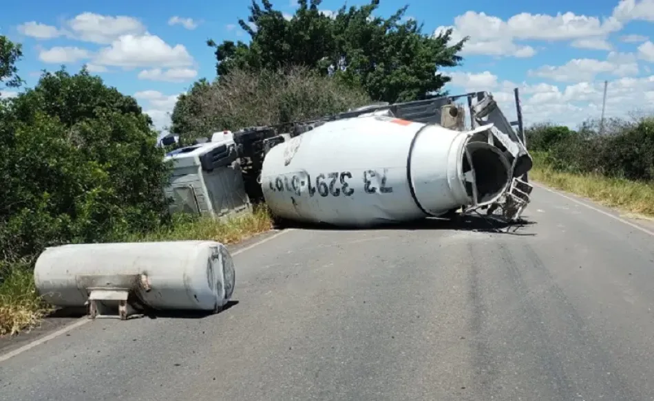 Medeiros Neto: acidente na BA-290 deixa motorista em estado grave