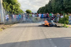 Medeiros Neto: moradores de Sta. Luzia do Norte protestam contra aumento de acidentes na BA-290