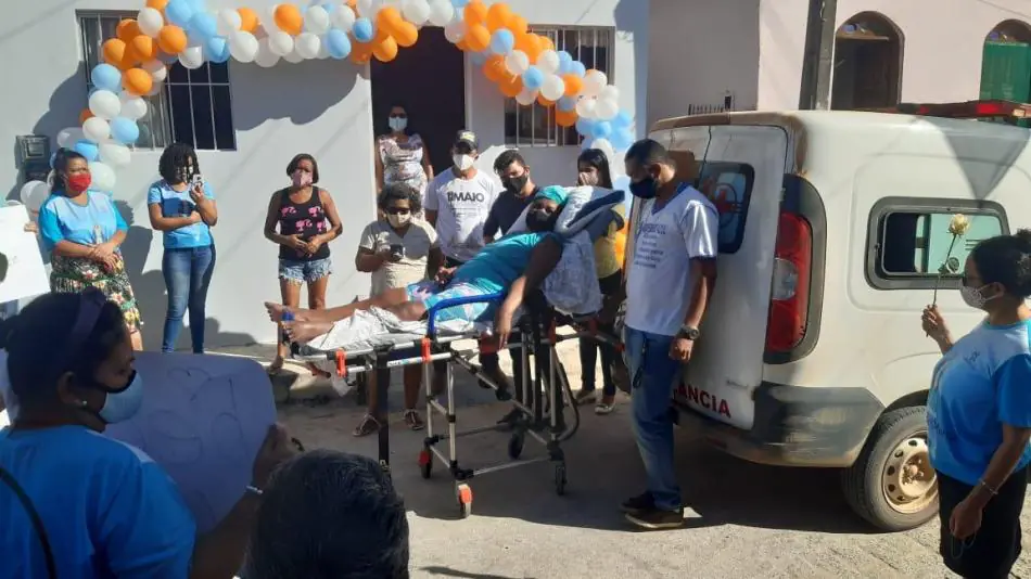 Moradora de Medeiros Neto supera graves complicações da covid-19 e recebe alta após 170 dias internada