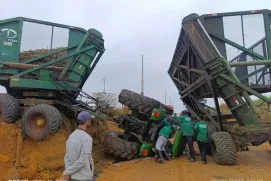 Tratorista fica gravemente ferido após trator tombar na ladeira de Ibirapuã