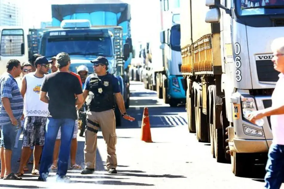 Governo endurece multas e sanções para quem obstruir rodovias do país