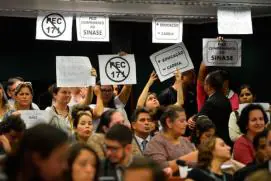 Comissão da Câmara aprova proposta de redução da maioridade penal.