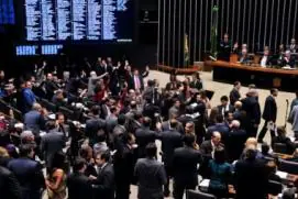 Câmara aprova em 2º turno PEC que reduz a maioridade penal de 18 para 16 anos