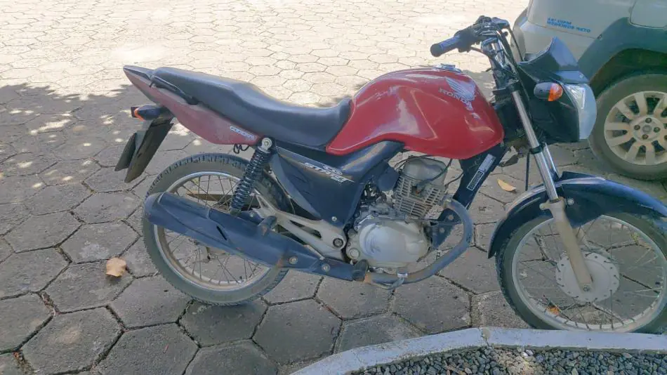 PM recupera motocicleta com restrição de roubo em Medeiros Neto