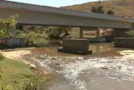 Ponte do rio Água Fria em Medeiros Neto aparece entre as 10 obras mais estúpidas financiadas com dinheiro público