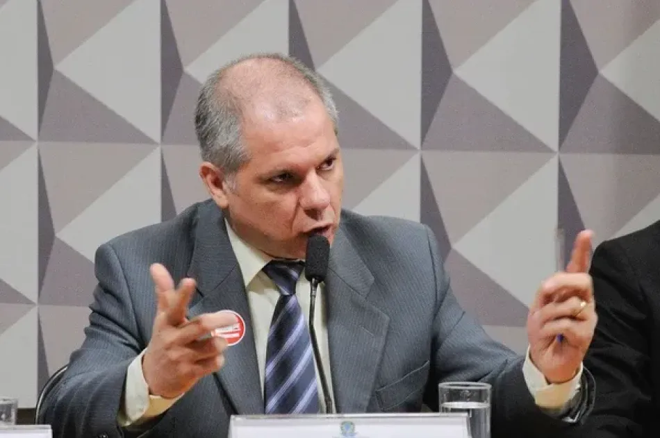 Presidente do INSS é afastado após operação da PF que investiga fraude bilionária