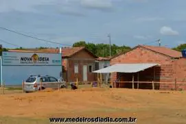 Itanhém. Começam as obras da nova quadra coberto do bairro Grinaldo Medeiros.