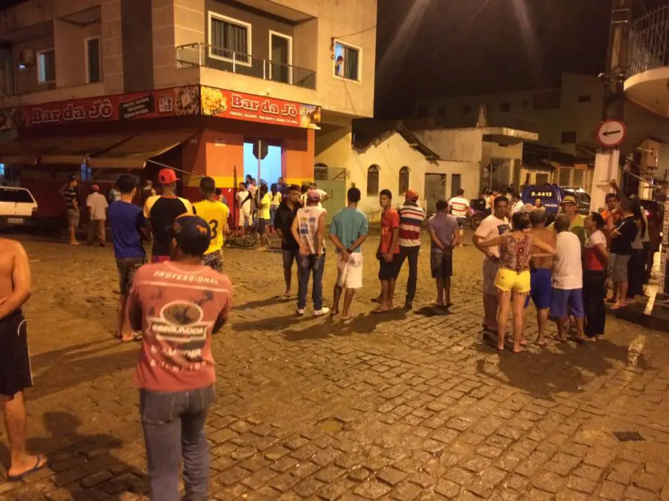 Dupla invade bar mata um e deixa dois baleados, em Itanhém