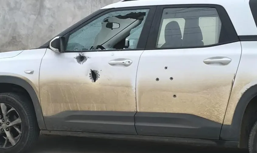 Veículo é alvejado por tiros durante a madrugada em Ibirapuã; Polícia Civil investiga o caso
