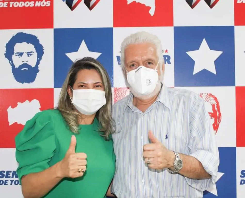 Vice-prefeita de Medeiros Neto visita o senador Jaques Wagner e mostra entusiasmo com sua pré-candidatura ao governo do Estado